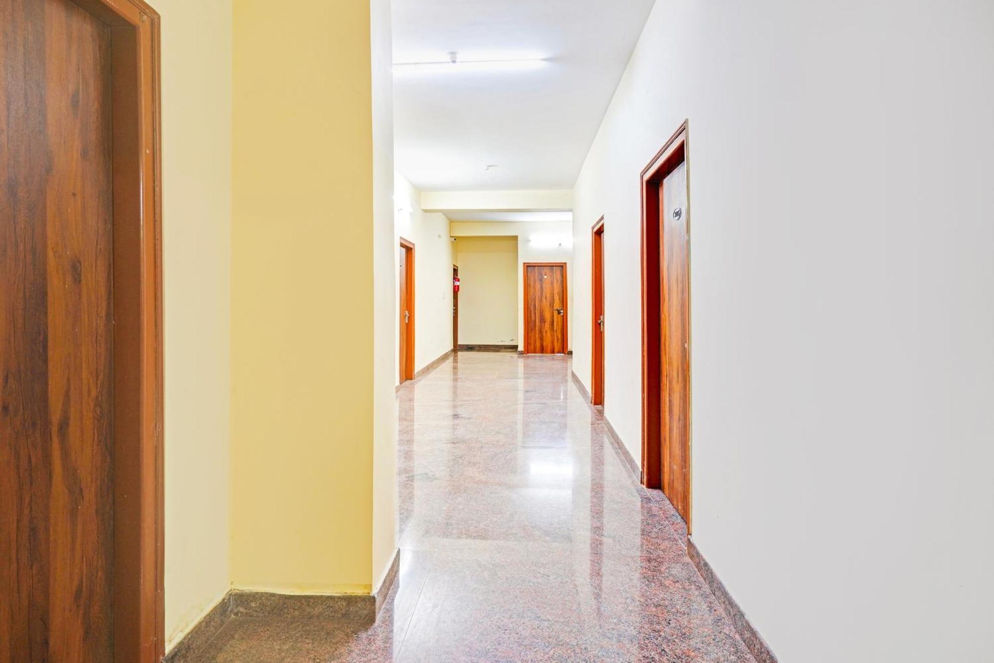 Super Hotel O Srigandhakavalu Formerly Chamundeshwari Lodging Jālahalli Esterno foto