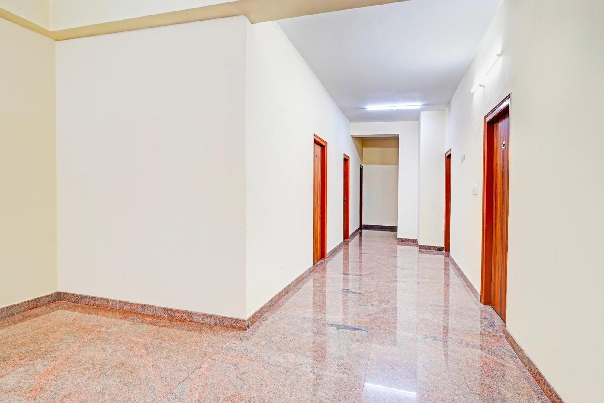Super Hotel O Srigandhakavalu Formerly Chamundeshwari Lodging Jālahalli Esterno foto